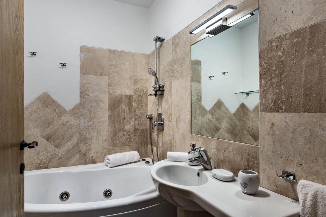 Iconic Luxury Suites Abbiadori Exterior photo